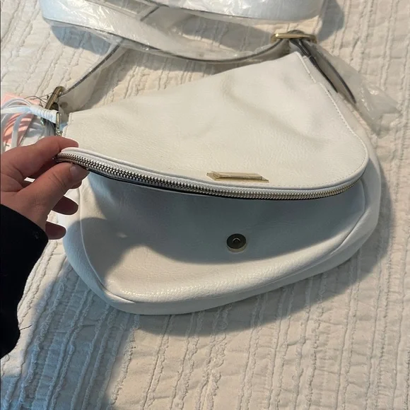 Juicy Couture White Bag with Gold Detail - Picture 5 of 9